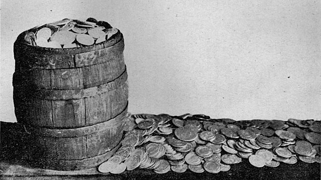 Nejcennější archeologický nález spojený se Svitavami tvoří 4 347 stříbrných mincí o hmotnosti 23 kilogramů, které byly úplnou náhodou nalezeny před 70 lety v jednom z domů na náměstí. (27. srpna 2026)