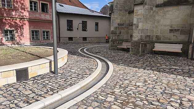 N&aacute;měst&iacute;m teče potůček a zn&iacute; hudba Martinů. Polička zavr&scaron;ila obnovu historick&eacute;ho centra. (28. srpna 2026)