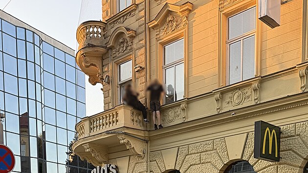 Zloději se přes fas&aacute;du historick&eacute;ho domu na pardubick&eacute; tř&iacute;dě M&iacute;ru vloupali do jednoho z bytů. (20. srpna 2026)