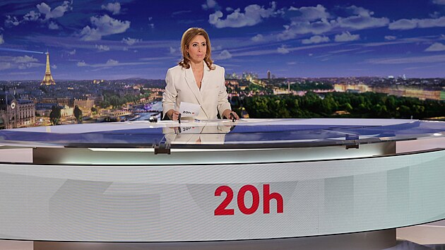 Francouzská novinářka Léa Salamé jako hlavní hvězda pořadu 20h kanálu France 2 (16. března 2026)