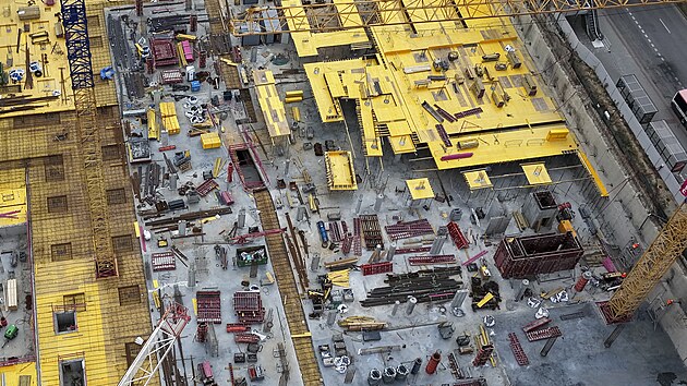 Nov&aacute; v&yacute;stavba na m&iacute;stě Prioru u n&aacute;draž&iacute; v Brně je v polovině, zač&iacute;n&aacute; vyrůstat ze země. (srpen 2026)