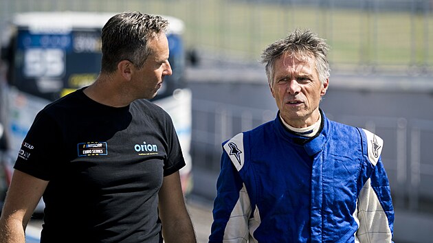 Autodrom Most, jízdy před Czech Truck & NASCAR Prix 2026.Na okruhu se objevil i zpěvák Janek Ledecký (vpravo).