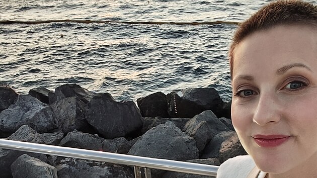 První chemoterapii Adéla podstoupila 4. prosince a krátce poté přišla o vlasy.