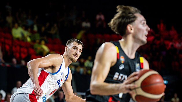 Český basketbalista Jan Zídek v zápase s Belgií