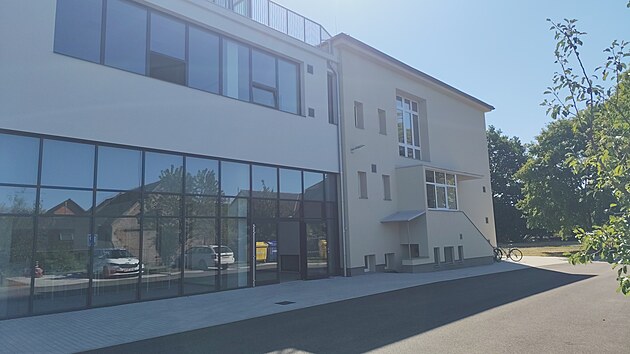 Škola v Malšově Lhotě je opravená a má i novou přístavbu. (12. srpna 2026)