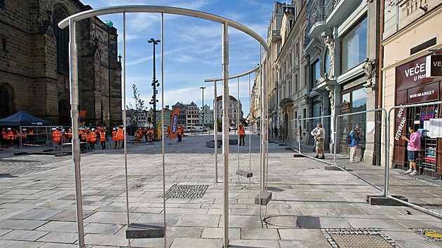 Město Plzeň dokončuje 1. etapu rekonstrukce náměstí Republiky. Ta zahrnula západní část centrální plochy, tedy prostor mezi katedrálou a biskupstvím. (27. srpna 2026)
