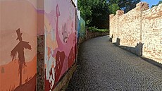 Farní ulička v Bruntále se brzy promění v oázu klidu. Návrh její rekonstrukce počítá s odpočinkovými zákoutími, lavičkami, spoustou zeleně, novými zdmi i osvětlením.