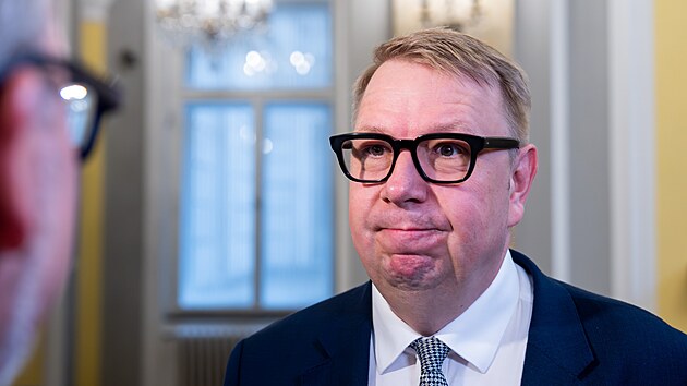 Ministr práce Aleš Juchelka dorazil na vládní jednání, kde se bude mimo jiné projednávat rozpočet. (31. srpna 2026)