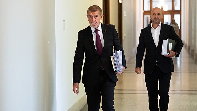 Premiér Andrej Babiš (ANO) dorazil na jednání vlády, kde se bude mimo jiné projednávat rozpočet. (31. srpna 2026)
