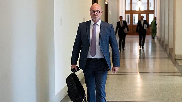 Ministr školství Robert Plaga (ANO) dorazil na jednání vlády, kde se bude mimo jiné projednávat rozpočet. (31. srpna 2026)