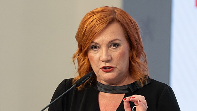 Ministryně financí Alena Schillerová (ANO) na tiskové konferenci po zasedání vlády. (31. srpna 2026)