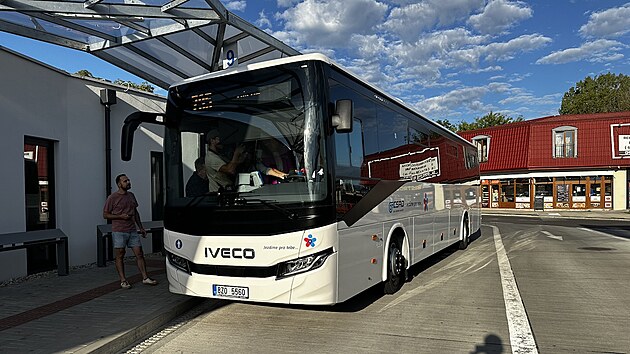 Mezi Zl&iacute;nem a Trenč&iacute;nem začaly jezdit pravideln&eacute; autobusov&eacute; linky společnosti ČSAD BUS Uhersk&eacute; Hradi&scaron;tě. (31. srpen 2026)