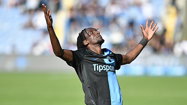Liberecký obránce Aziz Kayondo slaví vstřelený gól.