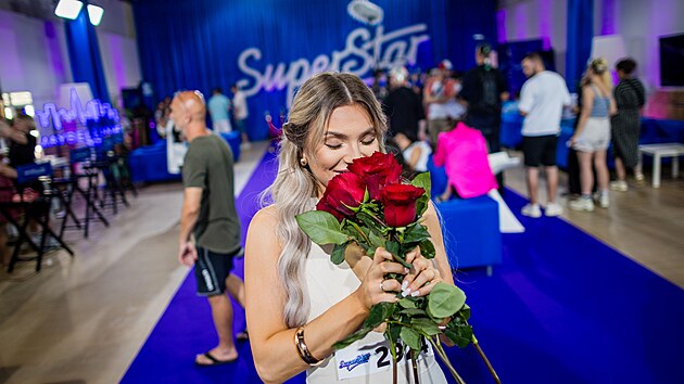 Pozornost nepochybně upout&aacute; i Marika, kterou div&aacute;ci znaj&iacute; z obl&iacute;ben&eacute; slovensk&eacute; seznamovac&iacute; show &bdquo;Růže pro nevěstu&ldquo;. Tentokr&aacute;t se představ&iacute; v &uacute;plně jin&eacute; roli a m&iacute;sto hled&aacute;n&iacute; l&aacute;sky bude sv&yacute;m hlasem bojovat o př&iacute;zeň poroty.