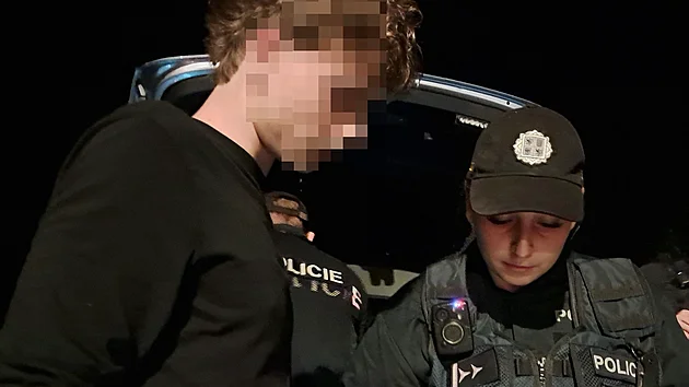 Policisté na jedné diskotéce na Strakonicku zkontrolovali 58 mladistvých. Osm z nich mělo pozitivní test na alkohol. (28. srpna 2026)