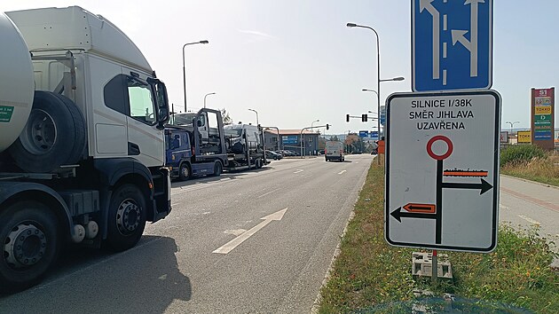 Od konce srpna do druhé poloviny září se opravuje úsek silnice I/38 asi 800 metrů daleko od hranic města. Poté se práce přesunou na samotný okraj Brodu. Už nyní ale kolony před semafory dokážou zablokovat křižovatku s obchvatem. V další etapě se situace jen zhorší.