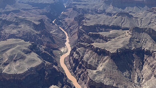 Na této fotografii je zachycen Národní park Grand Canyon v severní Arizoně poté, co jej o den dříve zasáhly silné povodně. (30. srpna 2026)