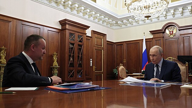 Ruský ministr dopravy Andrej Nikitin u Vladimira Putina (15. června 2026)