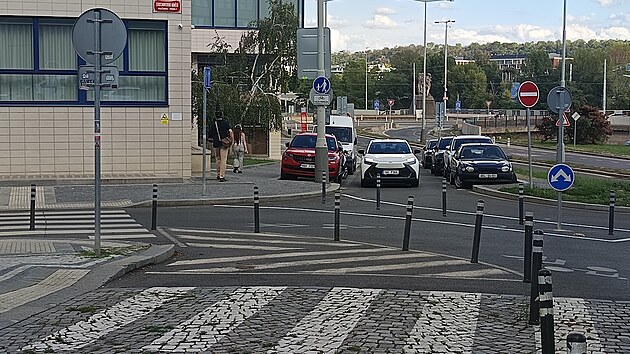 &Uacute;prava komunikace pod Strossmayerov&yacute;m n&aacute;měst&iacute;m. Průjezd tudy zneuž&iacute;vala auta, kter&aacute; oblast&iacute; Prahy 7 jen proj&iacute;žděla do jin&yacute;ch č&aacute;st&iacute; města. (2. z&aacute;ř&iacute; 2026)