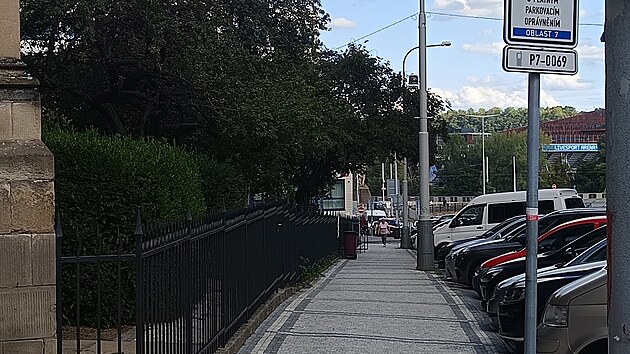 &Uacute;prava komunikace pod Strossmayerov&yacute;m n&aacute;měst&iacute;m. Průjezd tudy zneuž&iacute;vala auta, kter&aacute; oblast&iacute; Prahy 7 jen proj&iacute;žděla do jin&yacute;ch č&aacute;st&iacute; města. (2. z&aacute;ř&iacute; 2026)