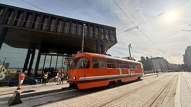 „Pomeranč“ otestoval zrekonstruovanou tramvajovou trať nad Muzeem a projel i nově budovanou částí směrem na Václavské náměstí. (1. září 2026)