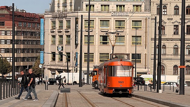„Pomeranč“ otestoval zrekonstruovanou tramvajovou trať nad Muzeem a projel i nově budovanou částí směrem na Václavské náměstí. (1. září 2026)