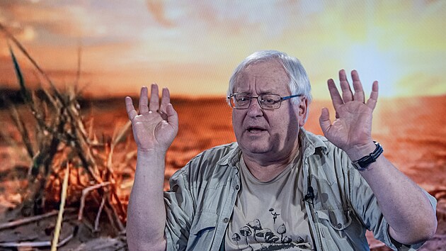 Hostem Rozstřelu je Václav Cílek, geolog a klimatolog. Pořad moderuje Vladimír Vokál.