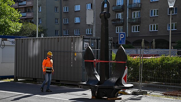 Instalace kotvy posledn&iacute; československ&eacute; n&aacute;mořn&iacute; lodi Třinec na n&aacute;měst&iacute; T. G. Masaryka v Třinci. (7. z&aacute;ř&iacute; 2026)