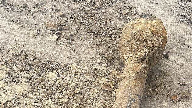 Při výkopových pracech v katastru obce Malé Hoštice na Opavsku byla nalezena neřízená sovětská raketa s označením M-31 "Váňuša“ z období 2. světové války o ráži 300mm. (4. září 2026)