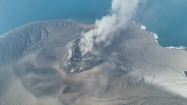 Indonéské sopka Anak Krakatoa vybuchla. Popel dosáhl výšky až 6000 metrů na jávské straně sopky a 15 tisíc metrů na sumaterské straně a v některých částech provincie Banten na Jávě. (5. září 2026)