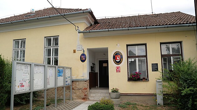 Dne&scaron;n&iacute; obecn&iacute; &uacute;řad ve Str&aacute;neck&eacute; Zhoři už dosluhuje, do budovy i zat&eacute;k&aacute;. (31. srpna 2026)