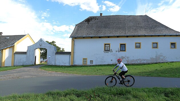 Jak kdysi ř&aacute;d hospodařil přibl&iacute;ž&iacute; např&iacute;klad zastaven&iacute; u hospod&aacute;řsk&yacute;ch dvorů Lyra (na sn&iacute;mku) a Star&yacute; Dvůr.