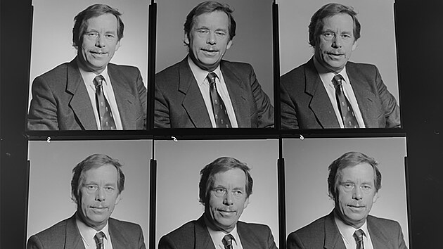 Několik verz&iacute; portr&eacute;tu V&aacute;clava Havla, kter&eacute;ho pro Občansk&eacute; f&oacute;rum fotografoval 16. prosince 1989 Du&scaron;an &Scaron;im&aacute;nek.