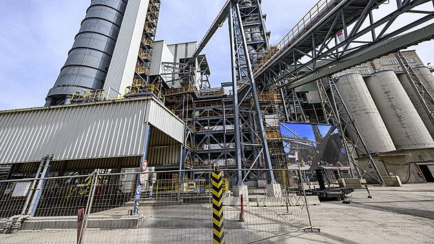 V cement&aacute;rně Holcim otevřeli novou v&yacute;robn&iacute; linku na kalcinovan&eacute; j&iacute;ly. (z&aacute;ř&iacute; 2026)