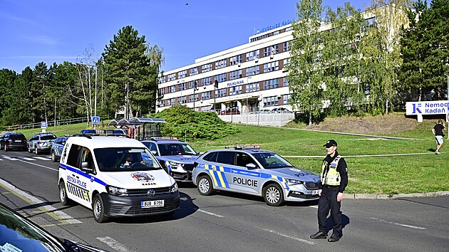 Policisté kvůli anonymní výhrůžce bombou evakuovali nemocnici v Kadani na Chomutovsku. (8. září 2026)