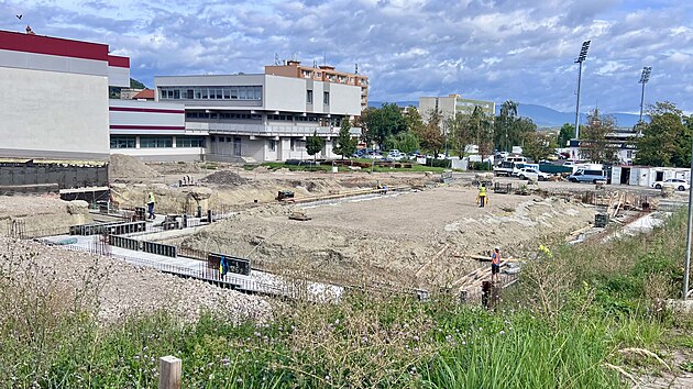 V&yacute;stavba druh&eacute; sportovn&iacute; haly v Mostě. (z&aacute;ř&iacute; 2026)