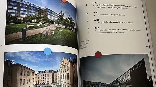 Ukázka almanachu pro absolventy a současné studenty UP. (9. září 2026)