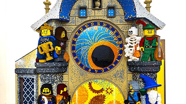 Třímetrový model pražského orloje ze stavebnice Lego bude jednou z hlavních atrakcí nové prodejny na pražské ulici Na Příkopě. (22. srpna 2026)