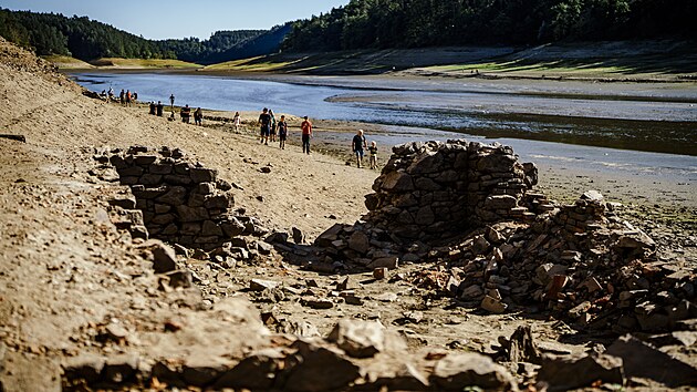 Přehrada Orlík je kvůli suchu a odpouštění na minimálním stavu. Kvůli extrémnímu hydrologickému suchu začala snižovat odtok. (6. září 2026)
