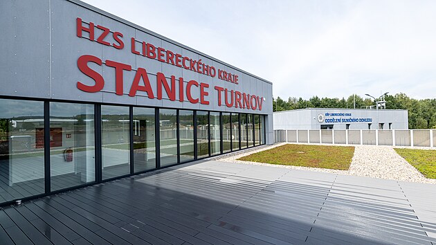 V are&aacute;lu v Turnově vznikly tři budovy, jednu využije z&aacute;chrann&aacute; služba, druhou hasiči a třet&iacute; dopravn&iacute; policie. (3. z&aacute;ř&iacute; 2026)