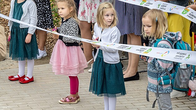 V Oldřichově v H&aacute;j&iacute;ch se včera děti znovu vypravily do &scaron;koly, obec ji otevřela po 46 letech. (1. z&aacute;ř&iacute; 2026)