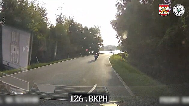 Motorkář ujížděl policistům na Hodonínsku téměř dvoustovkou