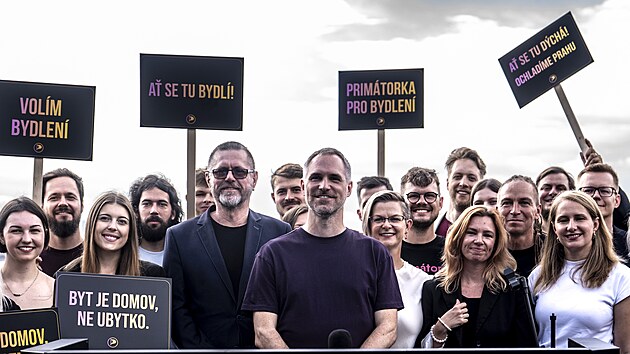 Piráti na Letné odpálili horkou fázi komunální kampaně v čele s předsedou Zdeňkem Hřibem, kandidátkou na pražskou primátorku Terezou Nislerovou, brněnským lídrem Adamem Zemkem a ostravským lídrem Rostislavem Řehou. (9. září 2026)