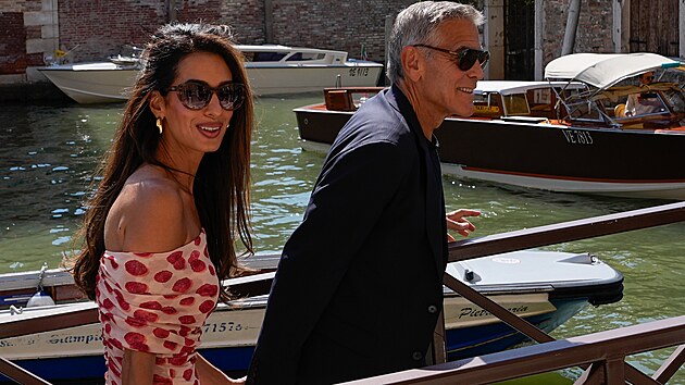 Amal a George Clooneyovi na festivalu v Benátkách (září 2026)