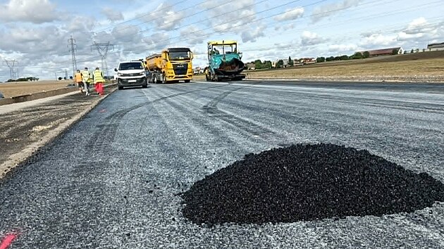 Cel&yacute; obchvat je v pl&aacute;nu dokončit zhruba za rok (2. z&aacute;ř&iacute; 2026).