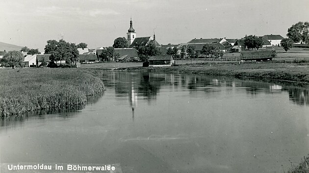 Staré snímky Josefa Seidela původní vesnice Dolní Vltavice ještě před stavbou lipenské vodní nádrže (2. 9. 2026)