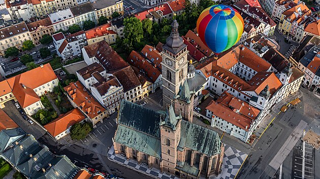 Balonové nebe 2026 v Hradci Králové a soutěž Fly in s průletem okolo Bílé věže (3. srpna 2026).