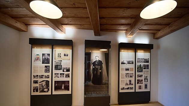 V rodném domě arcibiskupa Matochy v Pitíně vzniklo muzeum a komunitní centrum. (září 2026)