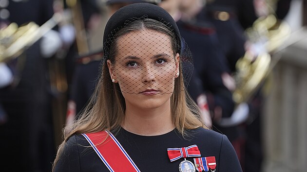 Korunní princezna Ingrid Alexandra v den, kdy norský král Haakon složil přísahu. (1. září 2026)
