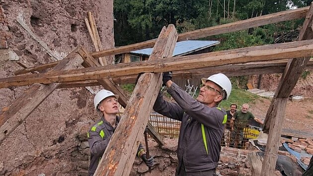Práce na záchraně evangelického kostela v Rudníku